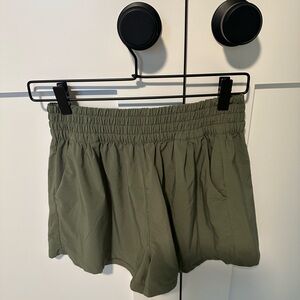 Vuori Villa Shorts - Olive Green